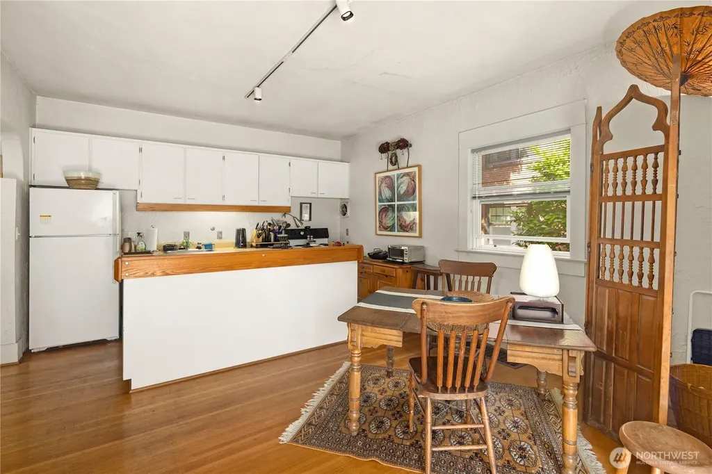 111 W Kinnear Place Seattle WA 98119