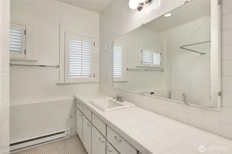 111 W Kinnear Place Seattle WA 98119