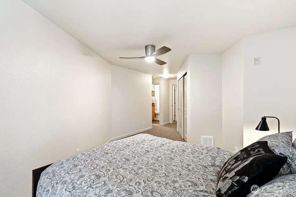 3045 20th Avenue W Seattle WA 98199