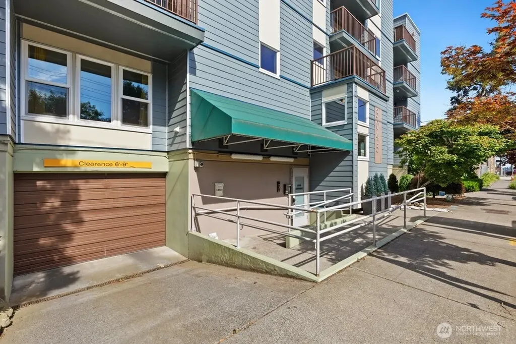 3045 20th Avenue W Seattle WA 98199