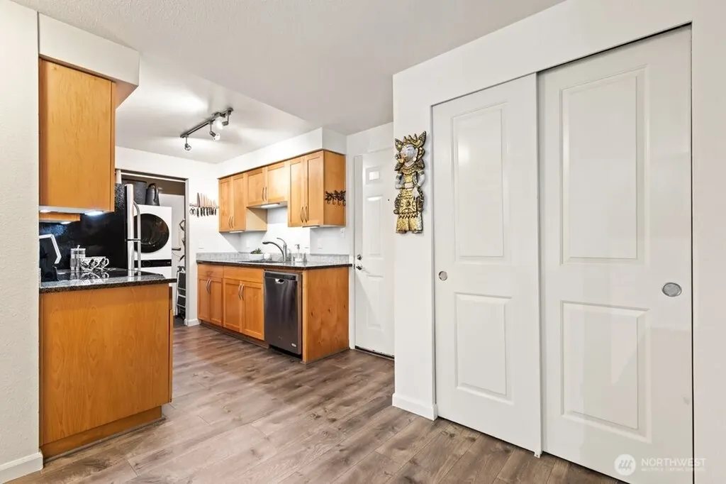 3045 20th Avenue W Seattle WA 98199