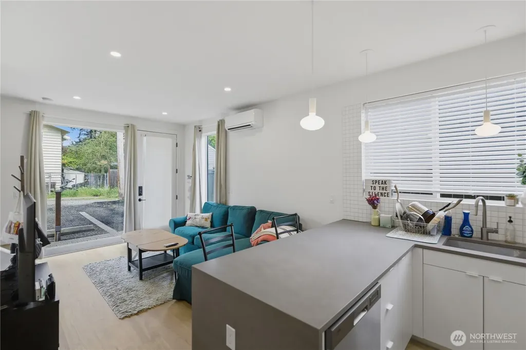 918 N 100th Street Seattle WA 98133