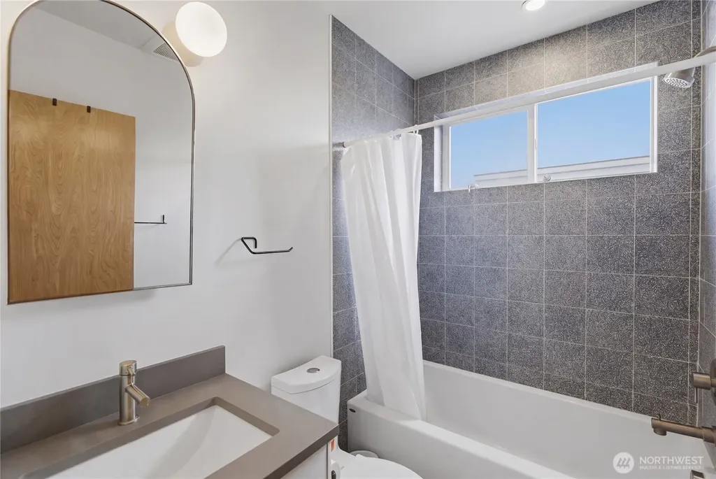 918 N 100th Street Seattle WA 98133