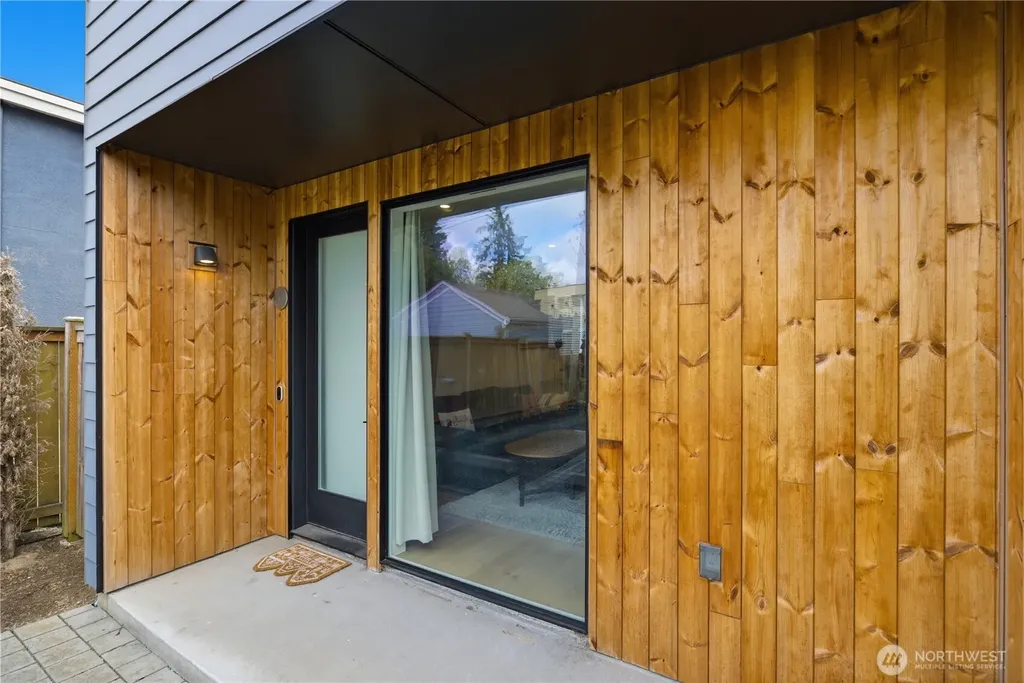 918 N 100th Street Seattle WA 98133