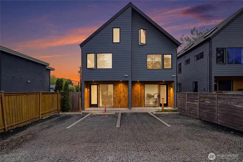 918 N 100th Street Seattle WA 98133