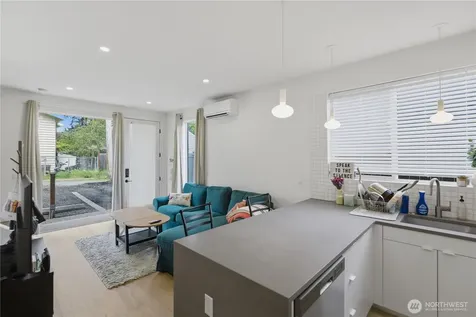 918 N 100th Street Seattle WA 98133