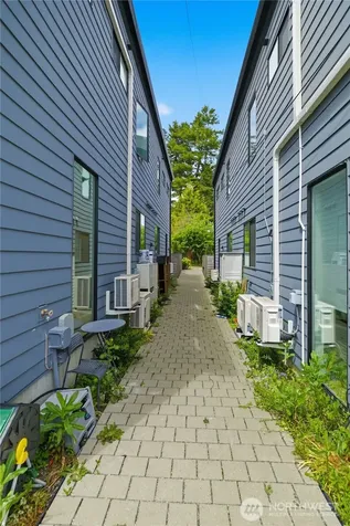 918 N 100th Street Seattle WA 98133
