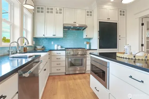 2222 Warren Avenue N Seattle WA 98109