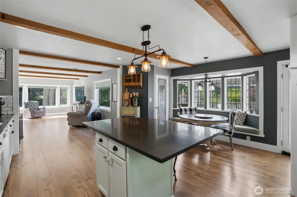 10706 Crescent Valley Drive NW Gig Harbor WA 98335