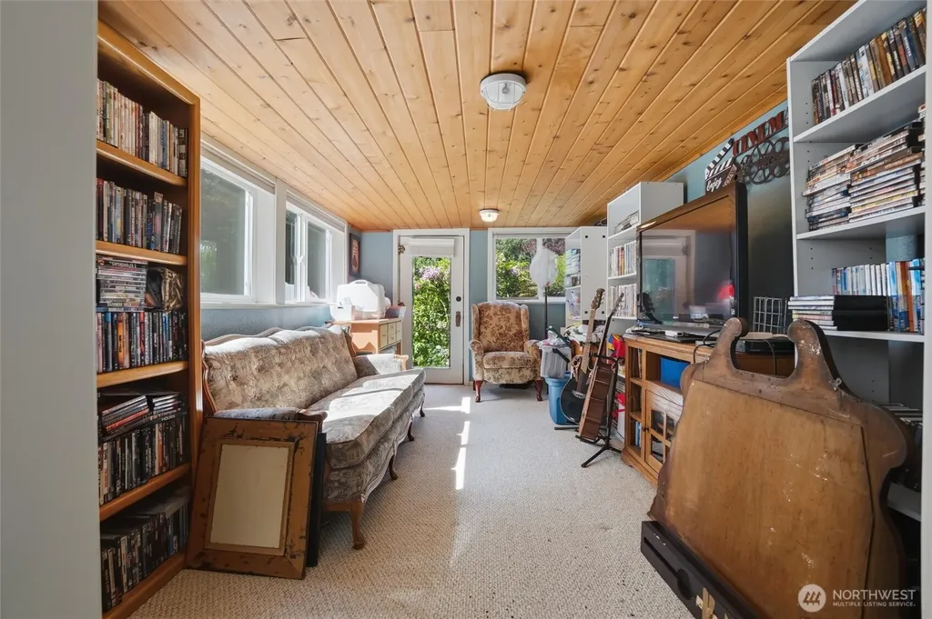 10706 Crescent Valley Drive NW Gig Harbor WA 98335