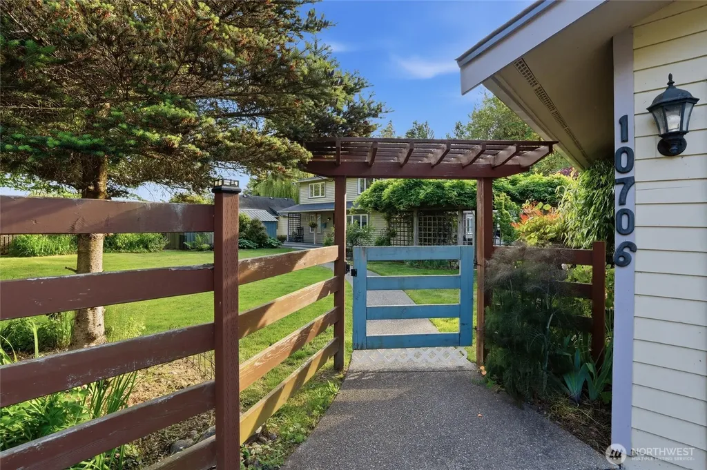 10706 Crescent Valley Drive NW Gig Harbor WA 98335