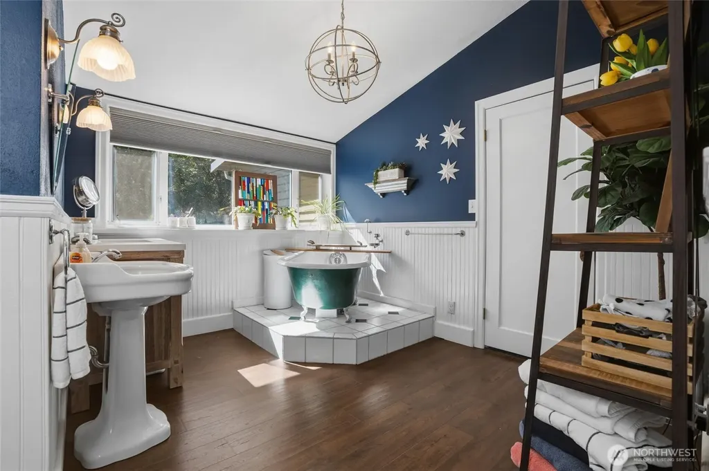 10706 Crescent Valley Drive NW Gig Harbor WA 98335