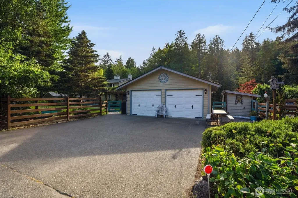 10706 Crescent Valley Drive NW Gig Harbor WA 98335