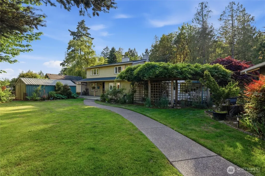 10706 Crescent Valley Drive NW Gig Harbor WA 98335