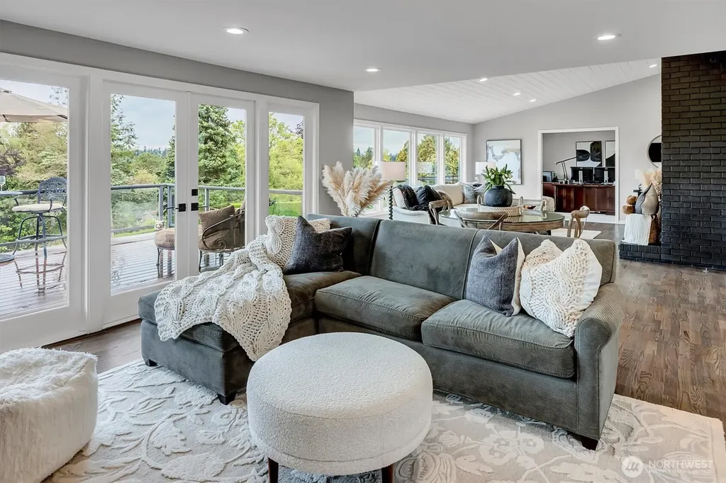 1441 88th Avenue NE Clyde Hill WA 98004