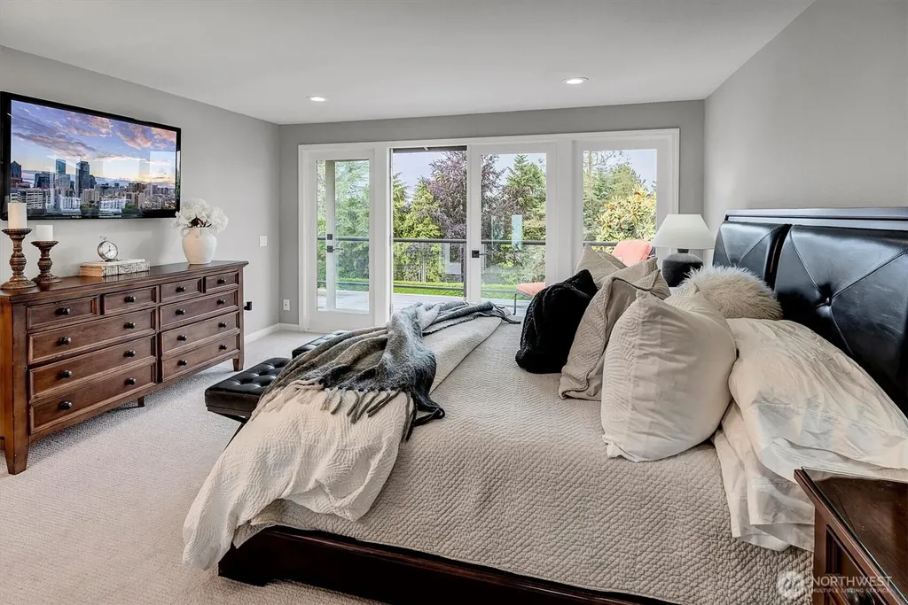 1441 88th Avenue NE Clyde Hill WA 98004
