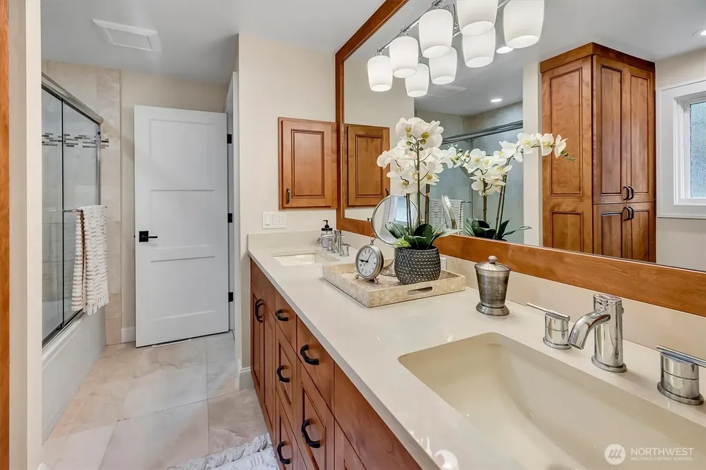 1441 88th Avenue NE Clyde Hill WA 98004