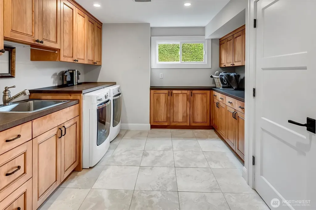 1441 88th Avenue NE Clyde Hill WA 98004