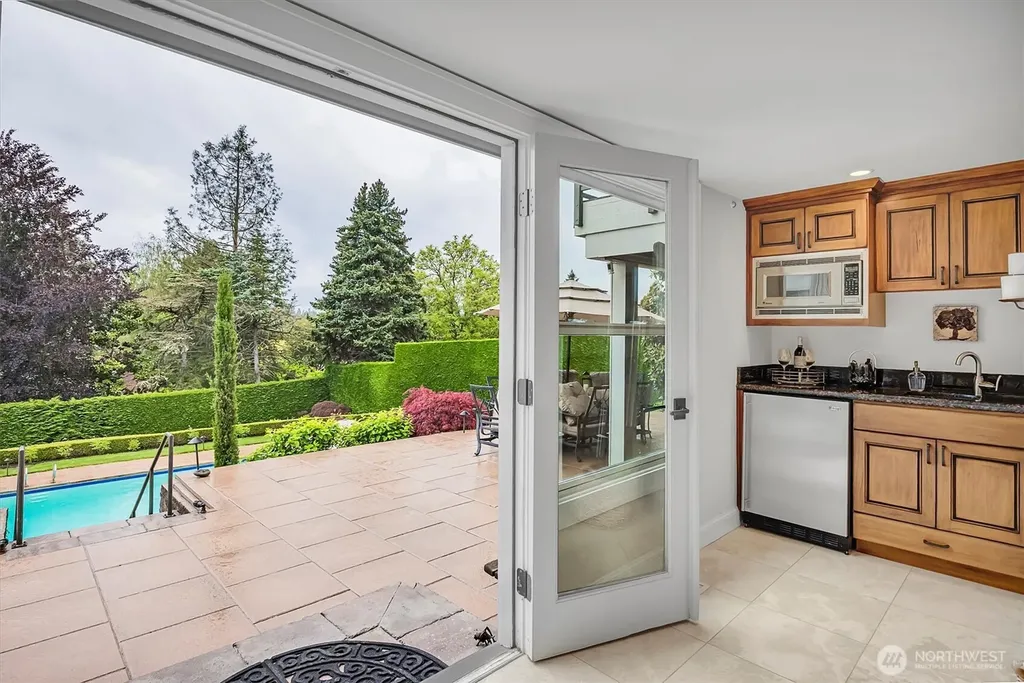 1441 88th Avenue NE Clyde Hill WA 98004