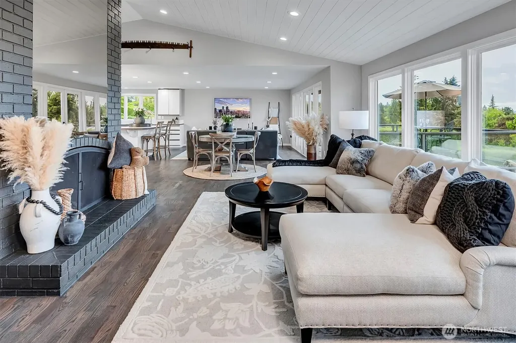 1441 88th Avenue NE Clyde Hill WA 98004