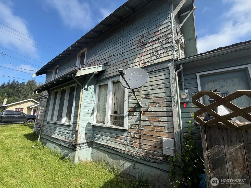 804 Monroe Street Hoquiam WA 98550