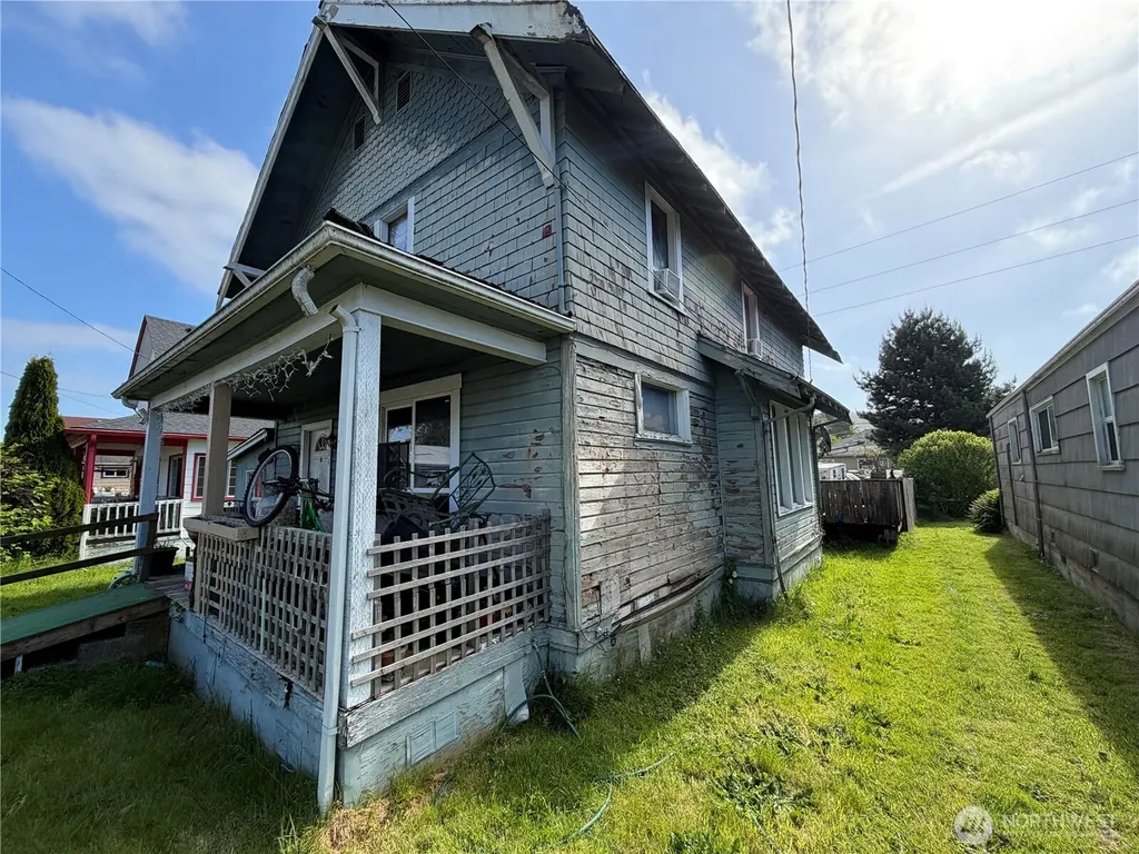 804 Monroe Street Hoquiam WA 98550