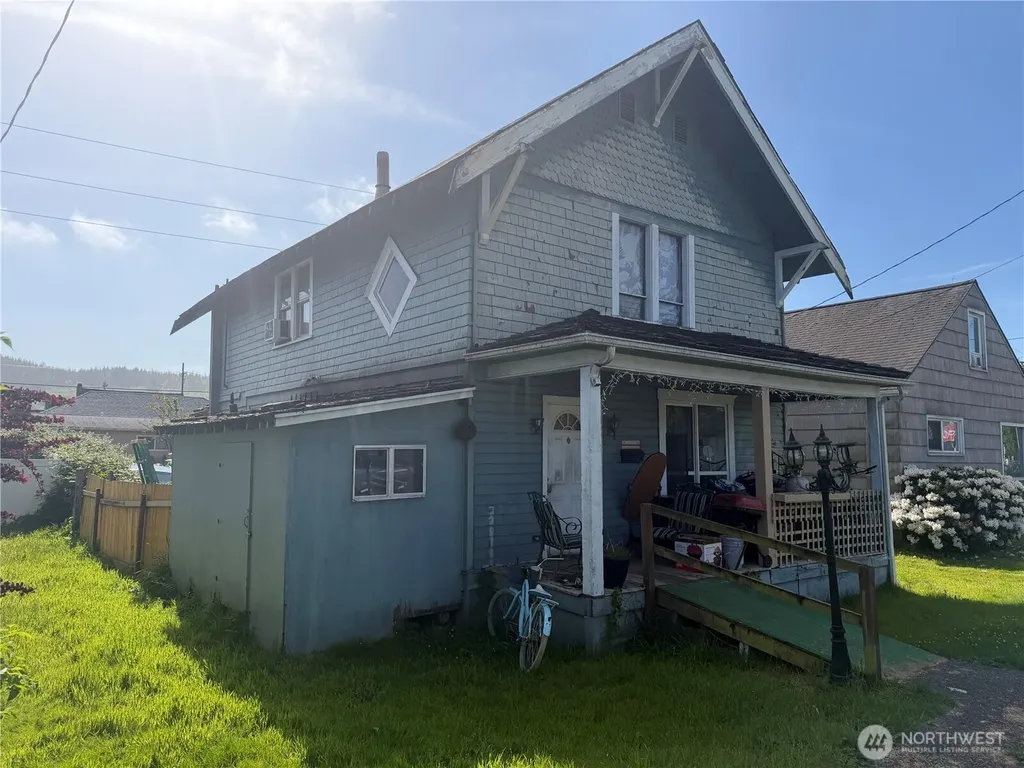 804 Monroe Street Hoquiam WA 98550