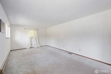 11524 36th Street E Edgewood WA 98372