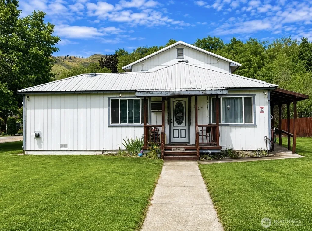 402 Juniper Street Oroville WA 98844