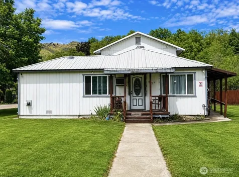 402 Juniper Street Oroville WA 98844