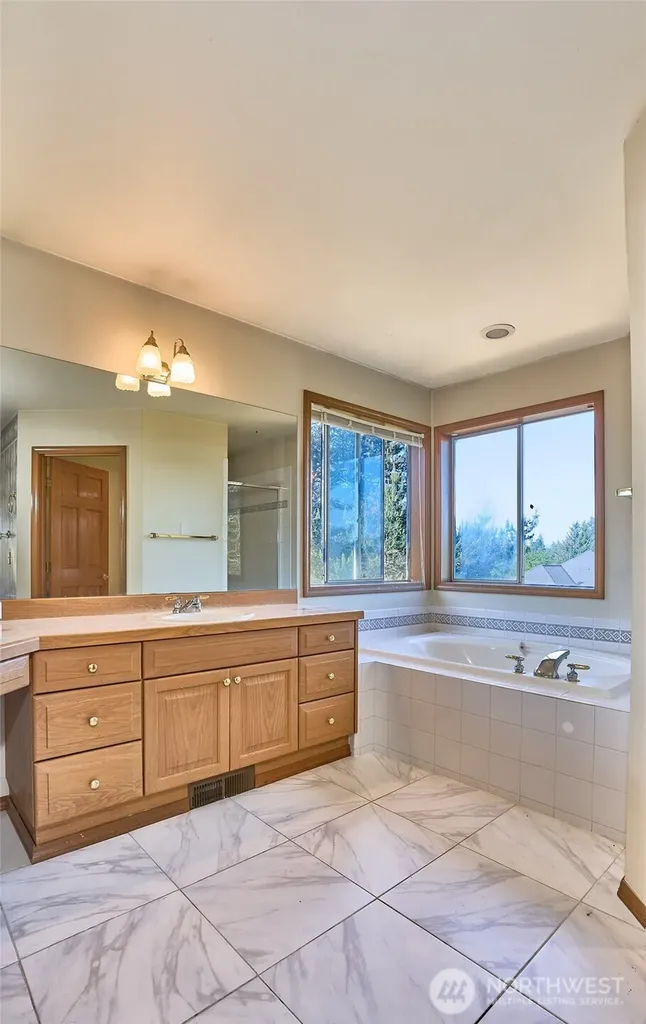 14542 SE 243rd Place Kent WA 98042