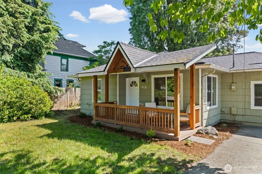 916 Bowker Street SE Lacey WA 98503