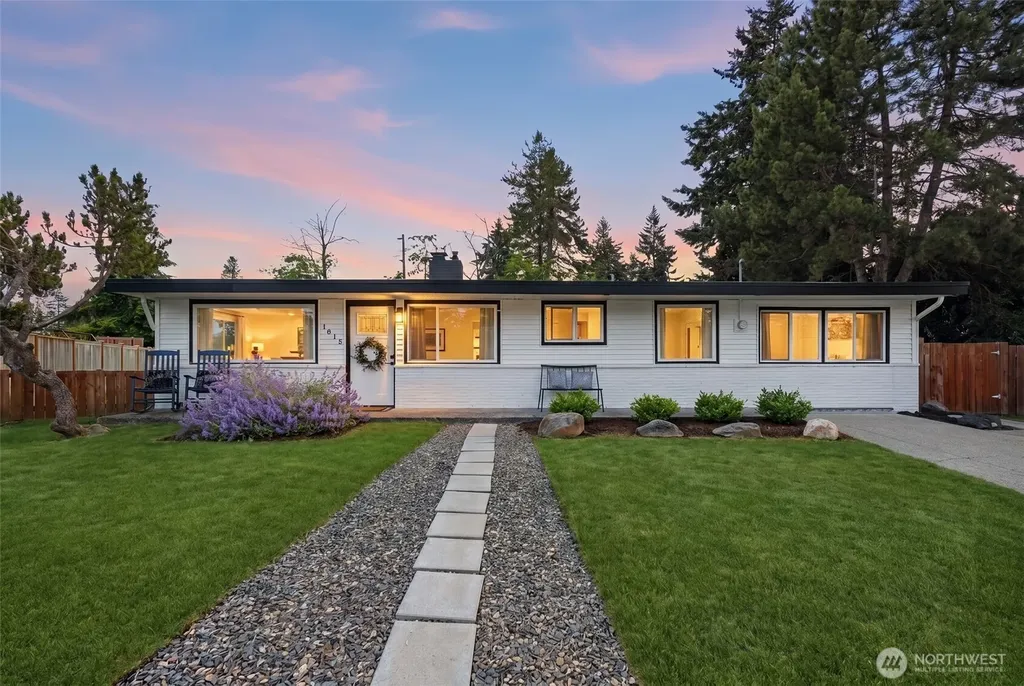 1615 N 196th Place Shoreline WA 98133