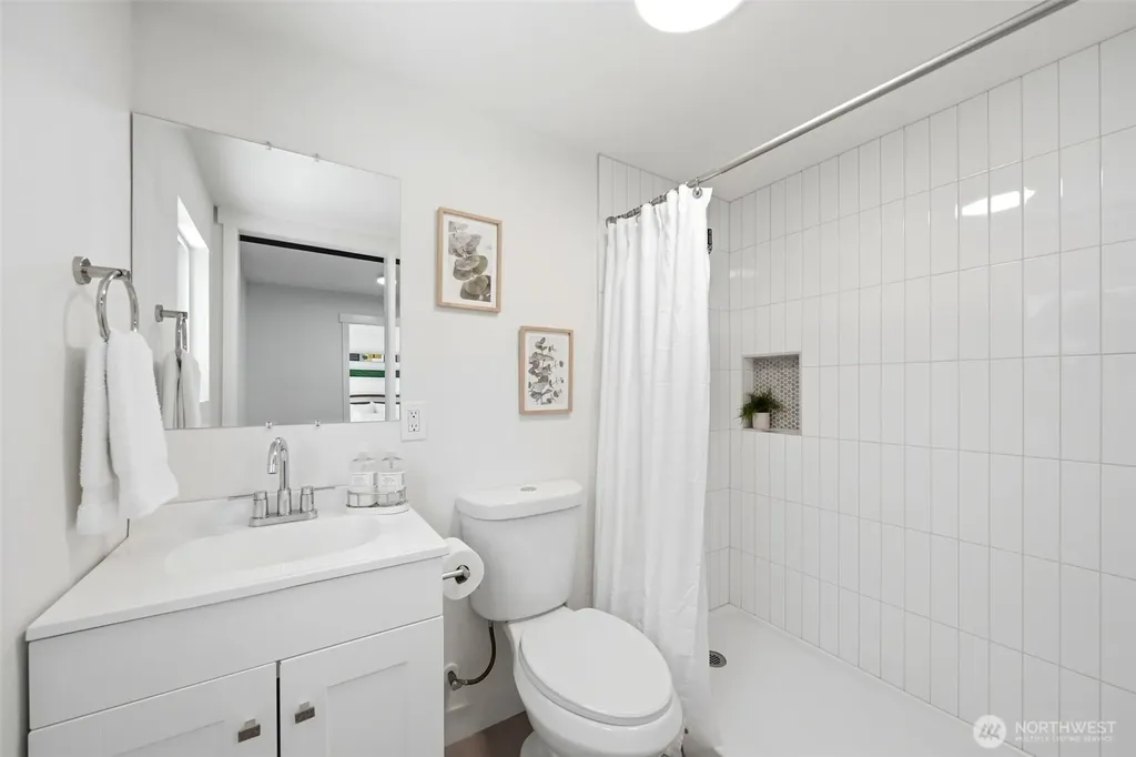 1615 N 196th Place Shoreline WA 98133