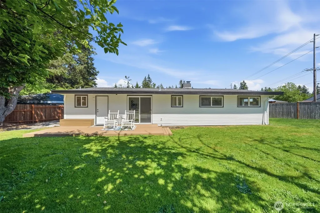1615 N 196th Place Shoreline WA 98133