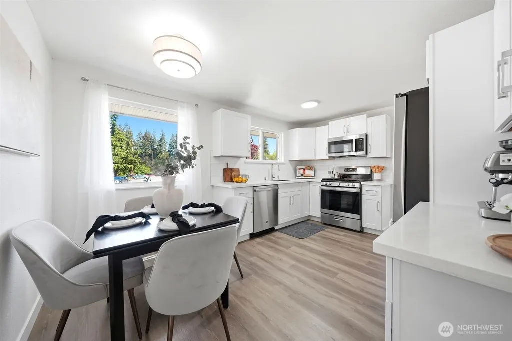 1615 N 196th Place Shoreline WA 98133