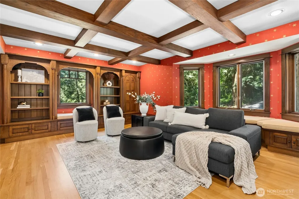19027 SE May Valley Road Issaquah WA 98027
