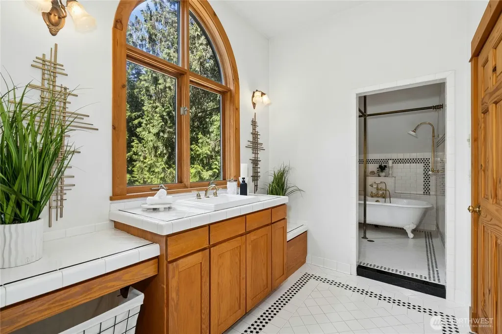 19027 SE May Valley Road Issaquah WA 98027