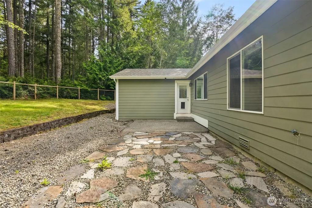 9818 138th Avenue NW Gig Harbor WA 98329