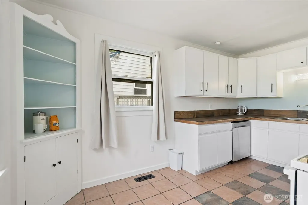 1205 Oyster Bay Avenue S Bremerton WA 98312
