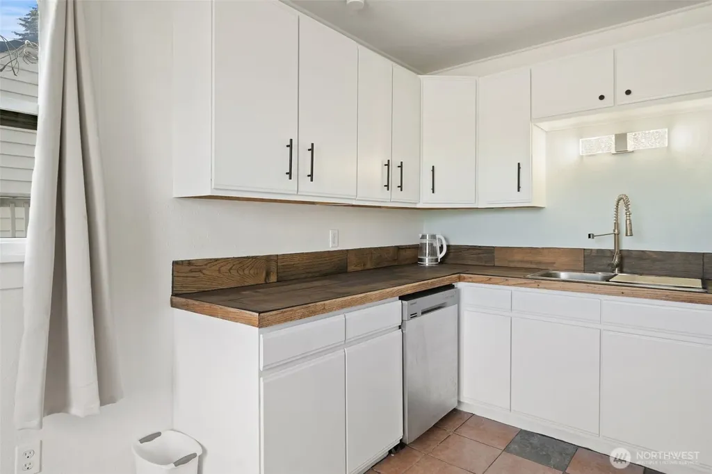 1205 Oyster Bay Avenue S Bremerton WA 98312