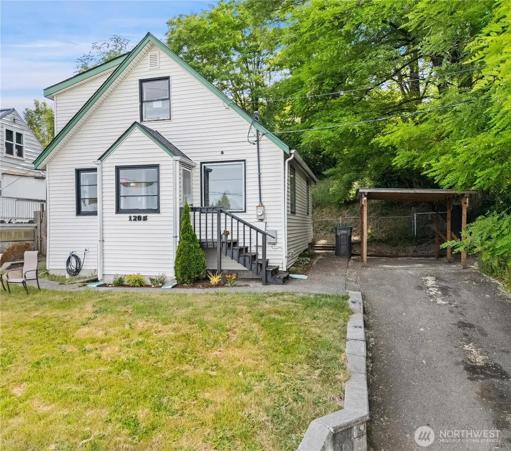 1205 Oyster Bay Avenue S Bremerton WA 98312