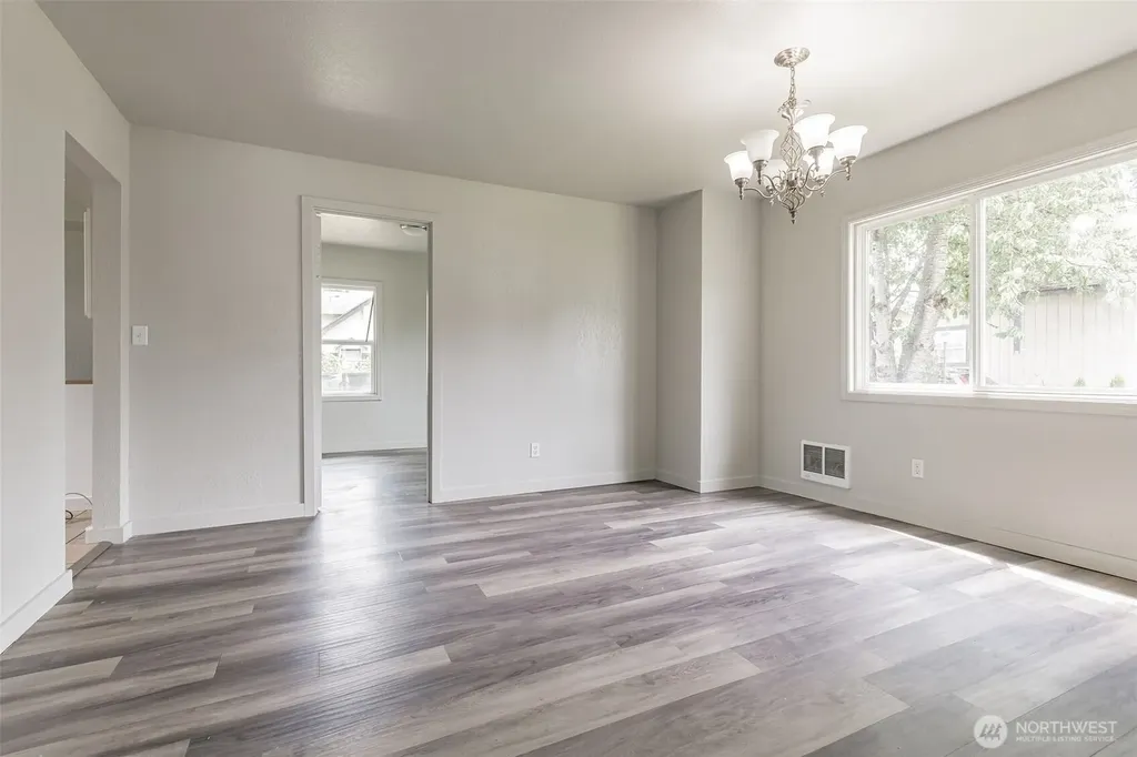820 N 1st Avenue Kelso WA 98626