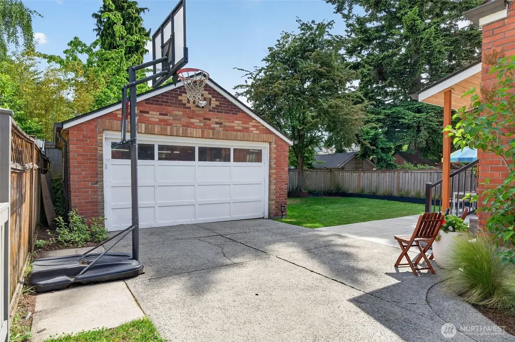 321 NW 78th Street Seattle WA 98117
