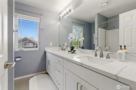 648 237th Place SE Sammamish WA 98074
