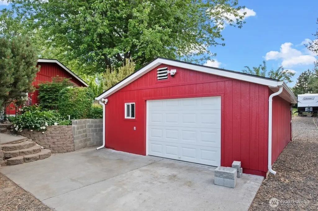 847 N Bretz Pr NE Richland WA 99352