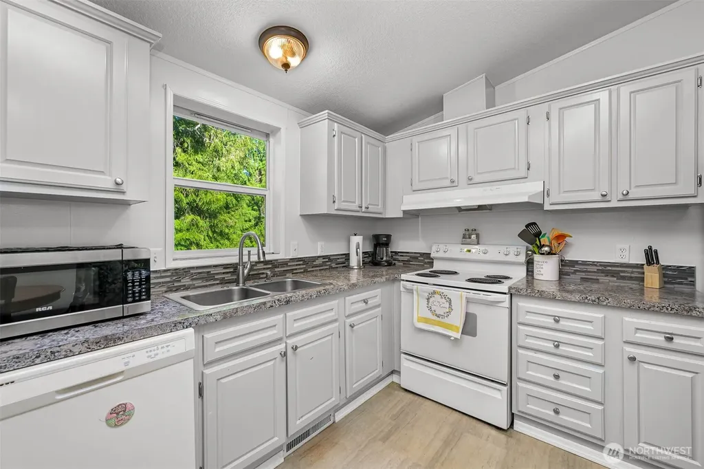 2174 Yew Street Road Bellingham WA 98229