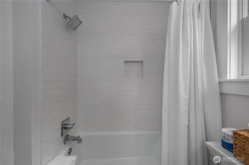 401 E Compass Street Pacific Beach WA 98571
