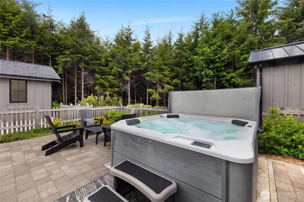 401 E Compass Street Pacific Beach WA 98571