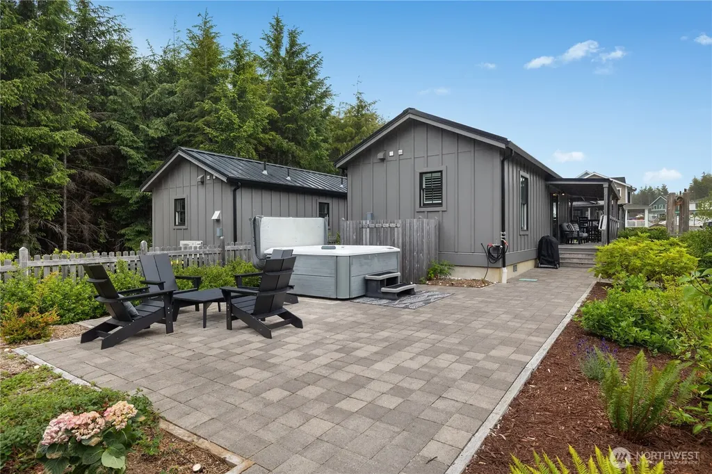 401 E Compass Street Pacific Beach WA 98571
